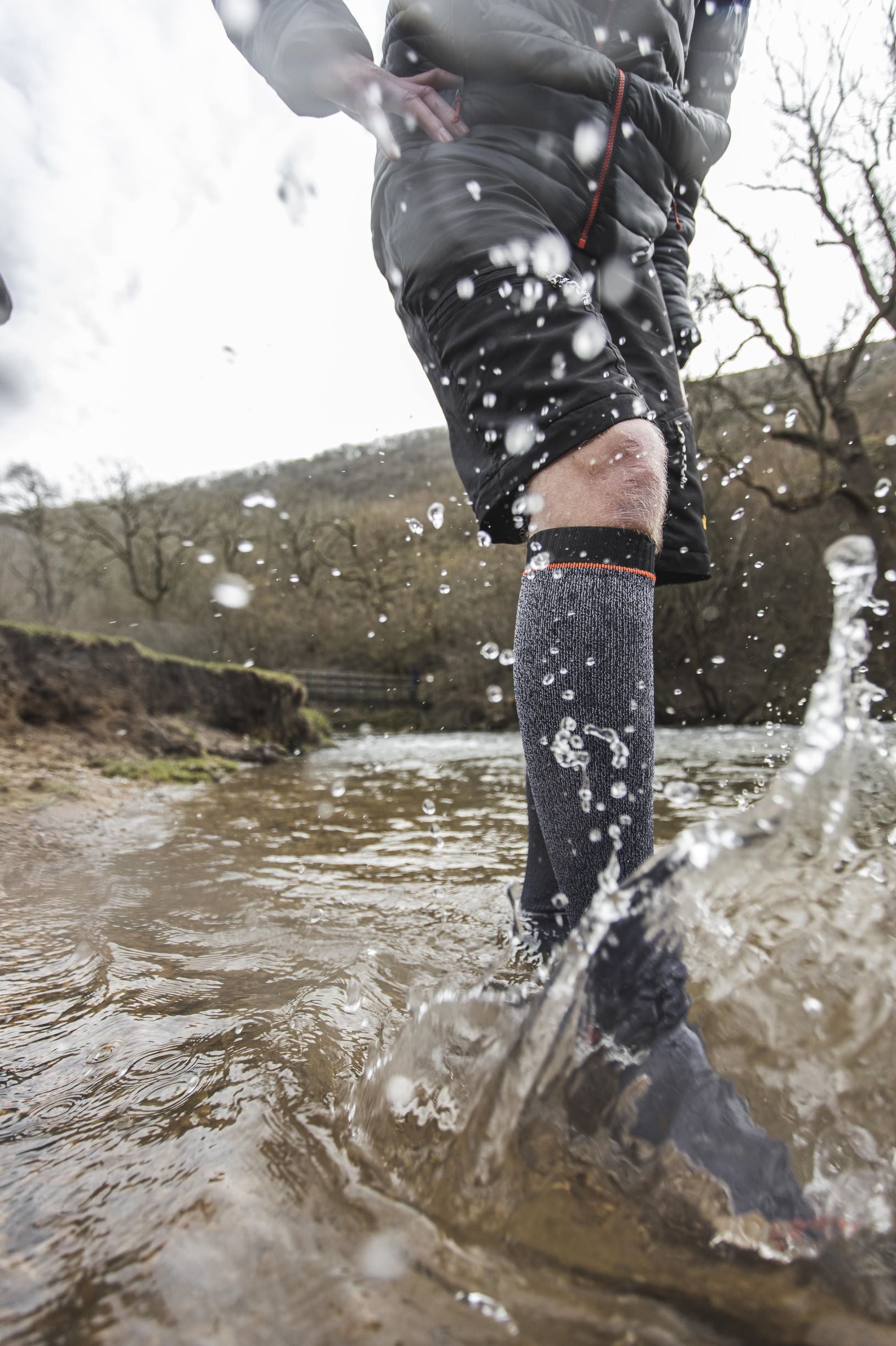 Waterproof knee clearance high walking boots